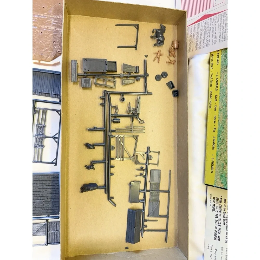 Model Train HO Scale Revell Barn Group Open Box Kit T-9015 249 VTG